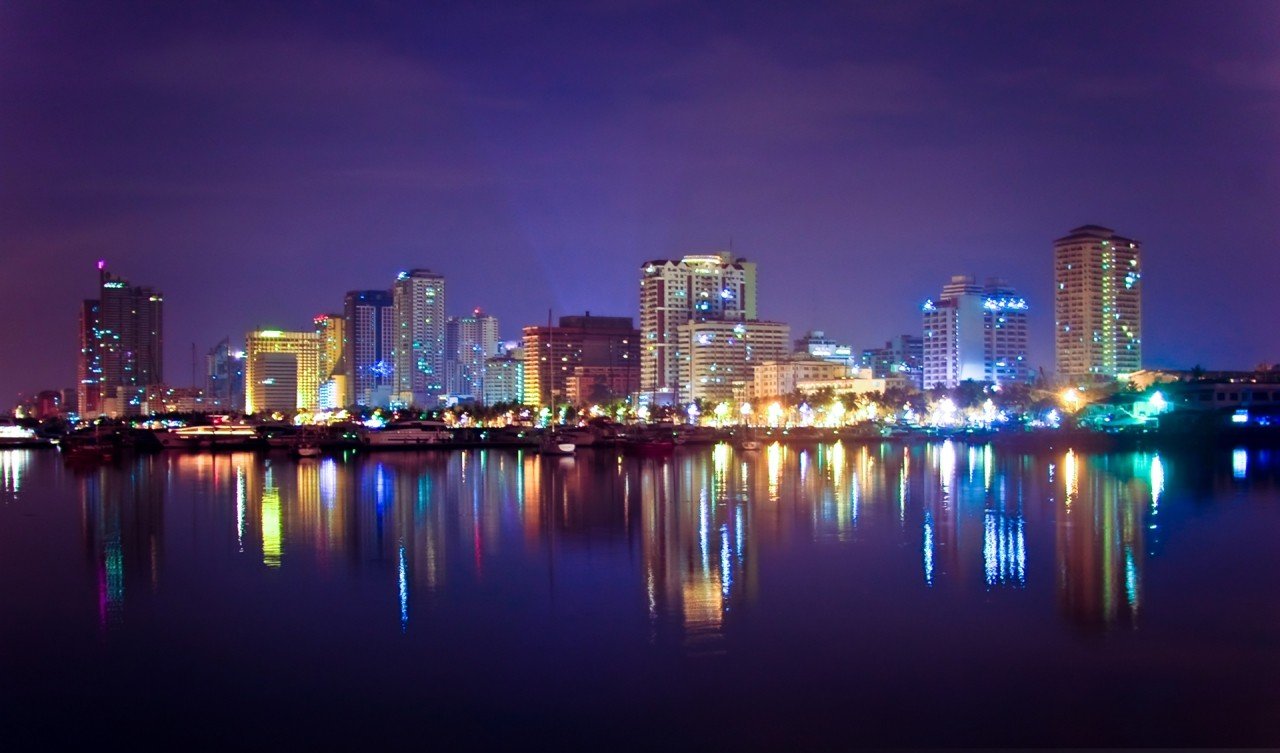 Manila là thủ đô và là thành phố lớ